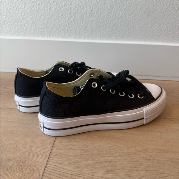 CONVERSE Chuck Taylor All Star Lift Platform Womens Low Top Shoes - Picture 3 of 6